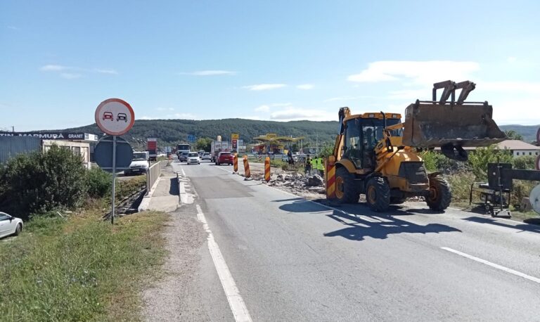 Lucrări de întreținere la podul de pe DN7, în apropiere de Simeria