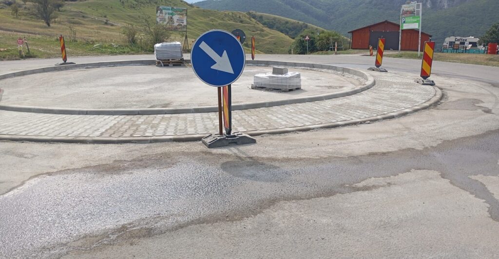 A fost finalizat sensul giratoriu situat pe DJ 103G, în zona Rezervației Naturale Cheile Turzii. Tișe explică utilitatea: Se înregistra un trafic rutier considerabil!