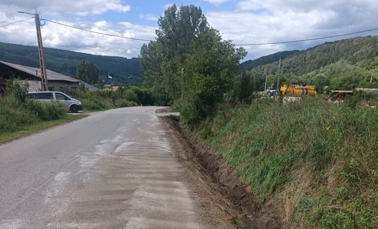 Consiliul Județean Cluj derulează lucrări de întreținere pe drumul județean DJ 103Z Tureni-Micești