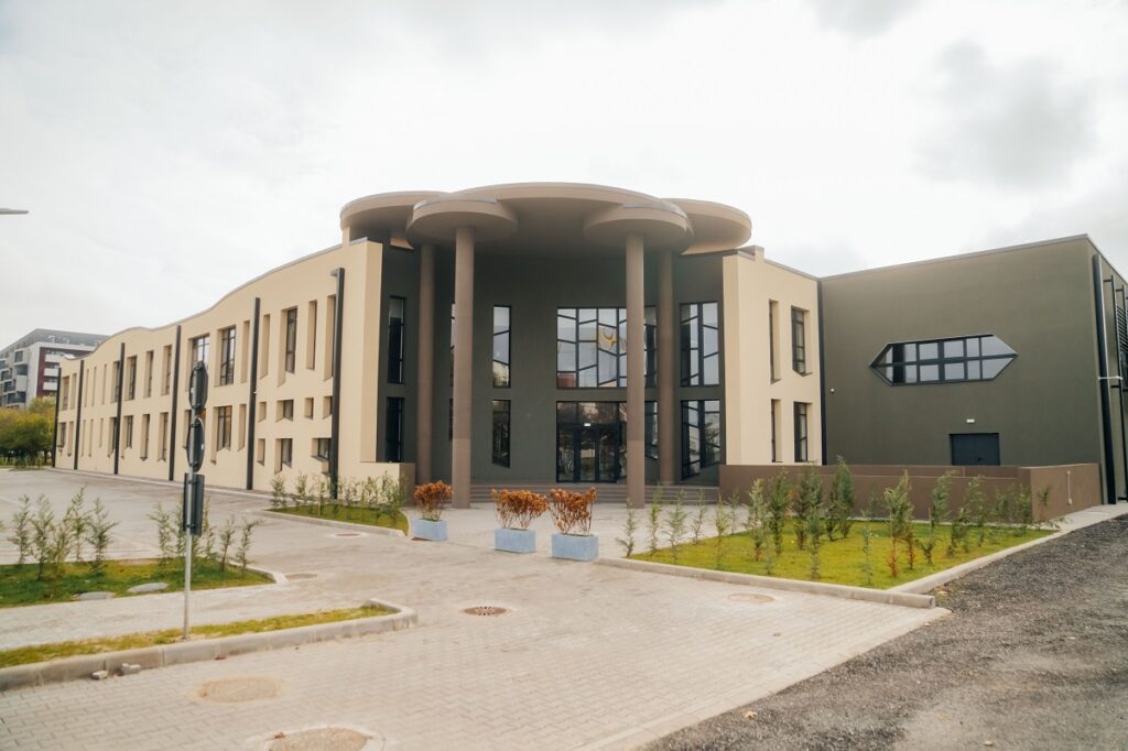 Zeci de mii de elevi din Regiunea Vest au început școala în săli de clasă moderne, în urma investițiilor realizate cu fonduri europene