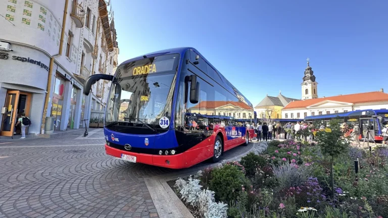 Primăria Oradea a prezentat cele 30 de autobuze electrice achiziționate pe fonduri europene