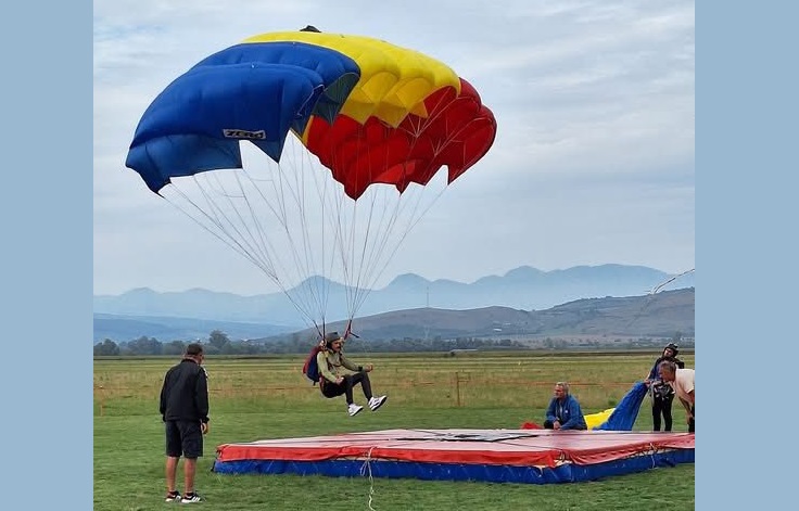 Cerul Devei, pregătit pentru adrenalină: Campionatul Național de Parașutism la Aeroclubul „Constantin Manolache”