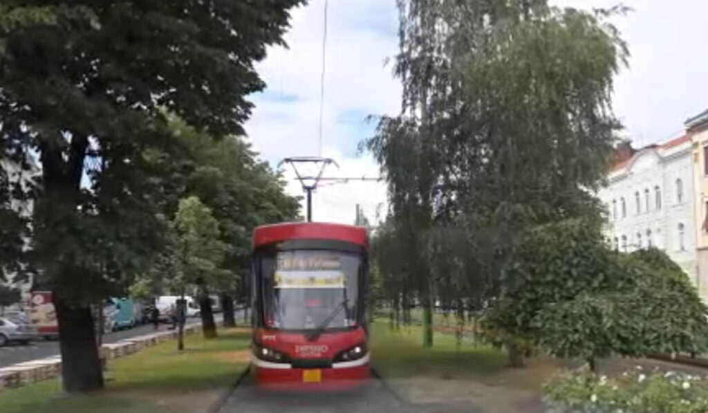 Tramvaiul, simbol al Aradului din 1869, intră într-o nouă eră prin investiții europene
