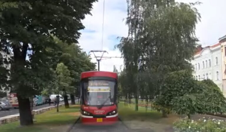 Tramvaiul, simbol al Aradului din 1869, intră într-o nouă eră prin investiții europene
