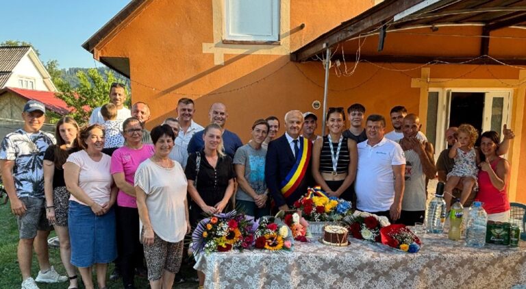 Campioana noastră la canotaj, Elena Maria Toma, a revenit acasă: Primarul din Abrud și directorul Cupru Min i-au pregătit o surpriză!