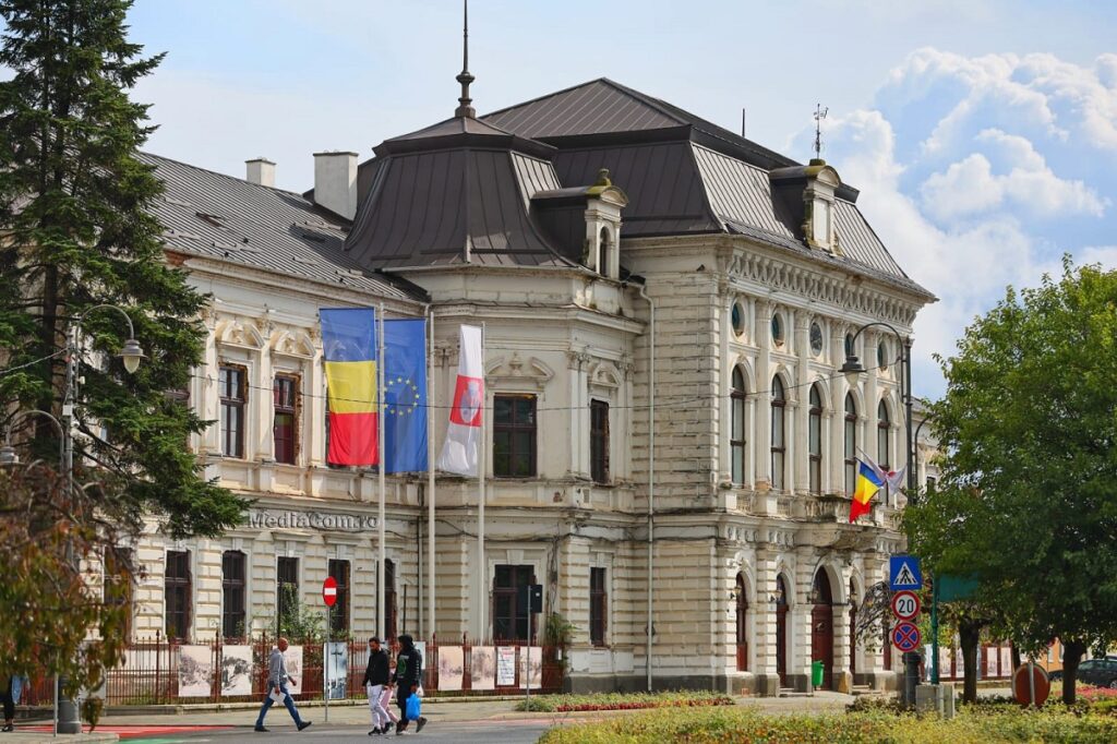 Au început lucrările de renovare la clădirea Primăriei Turda! Patrimoniul istoric va fi salvat și eficientizat energetic!