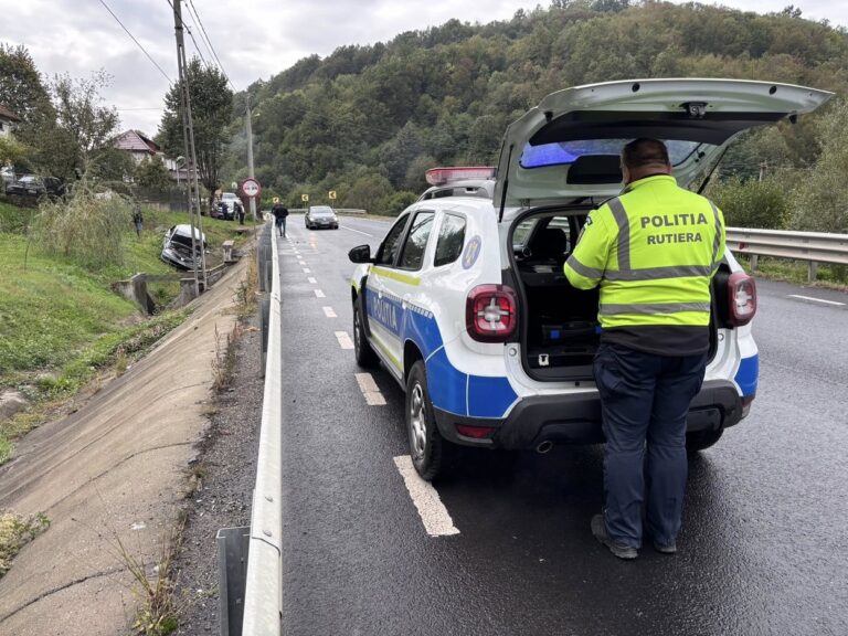 Accident rutier pe DN76 Deva-Brad, la Săliștioara: Trei persoane transportate la spital!