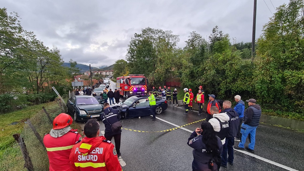 Accident pe DN66 între Aninoasa și Vulcan: Trei mașini au fost implicate și un bărbat a fost rănit!