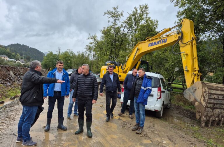 Prefectul din Alba, Nicolae Albu, a verificat lucrările de consolidare a malurilor râului Arieș, la Bistra
