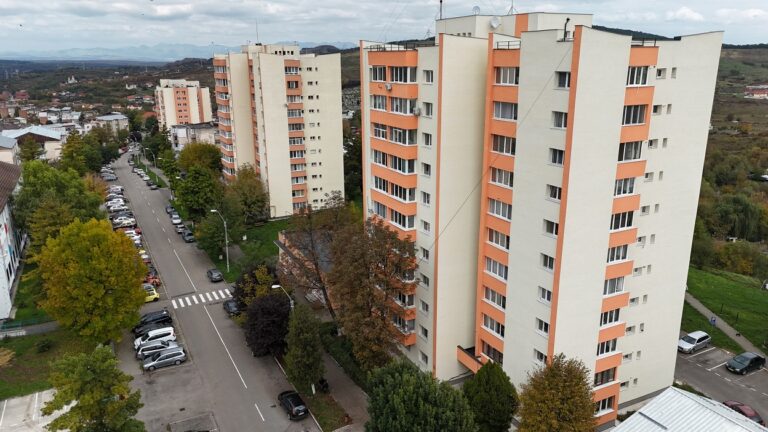 Dan Bobouțanu: „Eficientizarea blocului 24 de pe strada Trandafirilor din Hunedoara este aproape gata”
