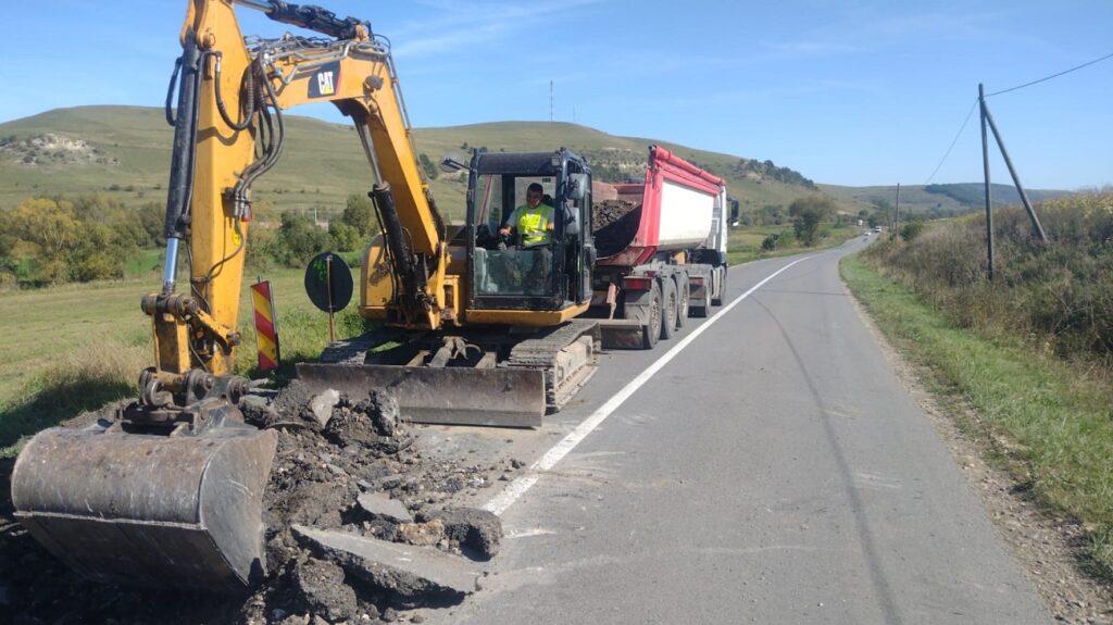 Consiliul Județean Cluj a demarat lucrări de întreținere pe sectorul Gârbău – Aghireș – Leghia – DN1, situat pe DJ 108C