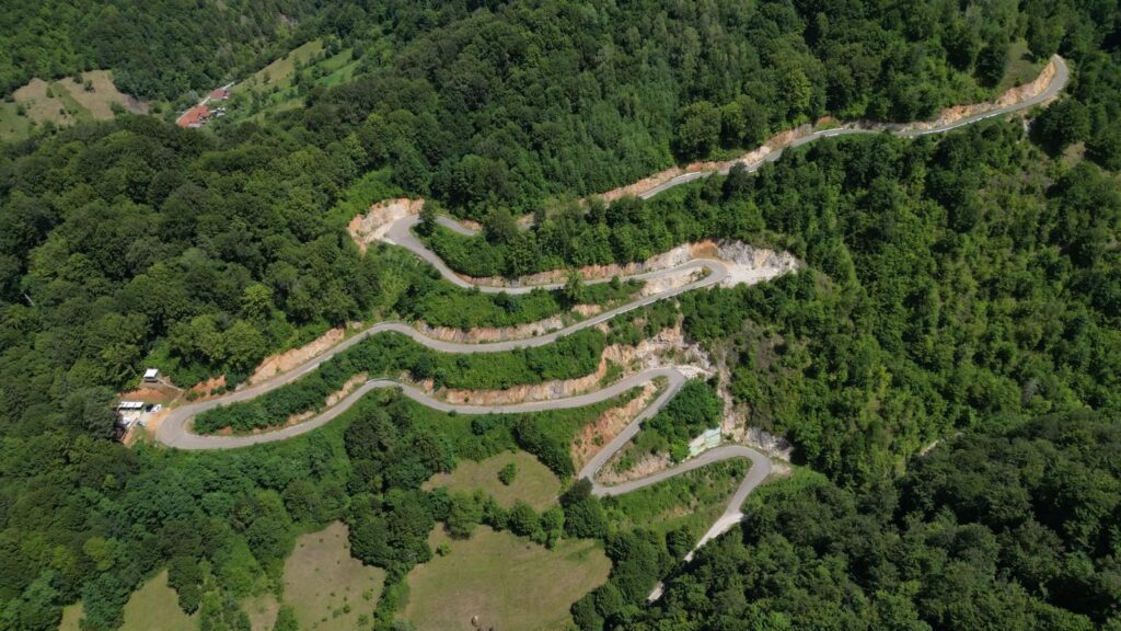Drumul Județean 684, un coridor economic și turistic între Timiș, Caraș-Severin și Hunedoara. Cum va dezvolta o zonă izolată din vestul țării?