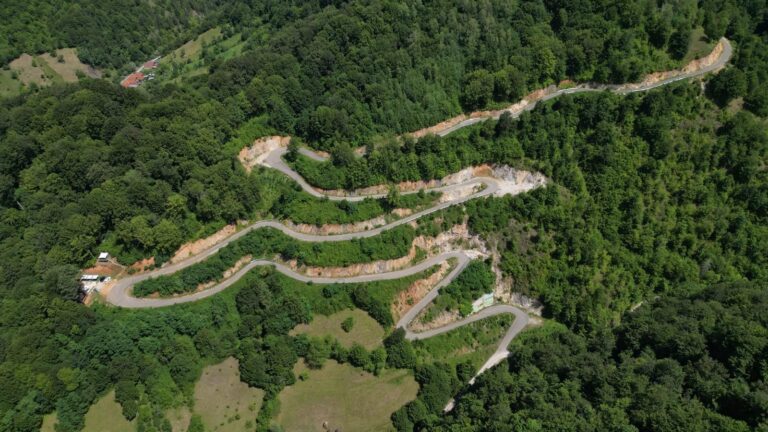 Drumul Județean 684, un coridor economic și turistic între Timiș, Caraș-Severin și Hunedoara. Cum va dezvolta o zonă izolată din vestul țării?