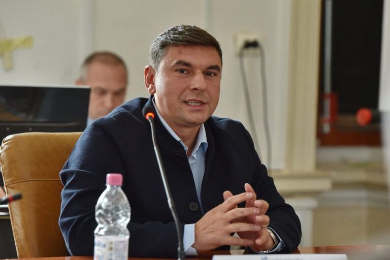 AUR Bihor acuză Consiliul Județean că „îngroapă” județul în datorii: critici dure privind noul credit de 38 de milioane de euro
