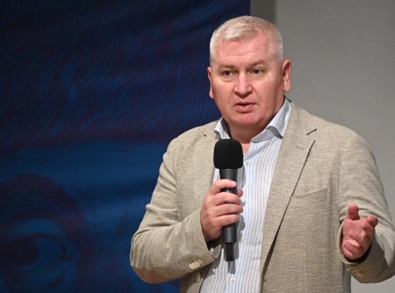 Reducerea de 50% a taxelor locale pentru Apuseni, menținută prin ordonanță de urgență. Florin Roman: „Am promis acest lucru și m-am ținut de cuvânt, alături de primarii din Apuseni!”