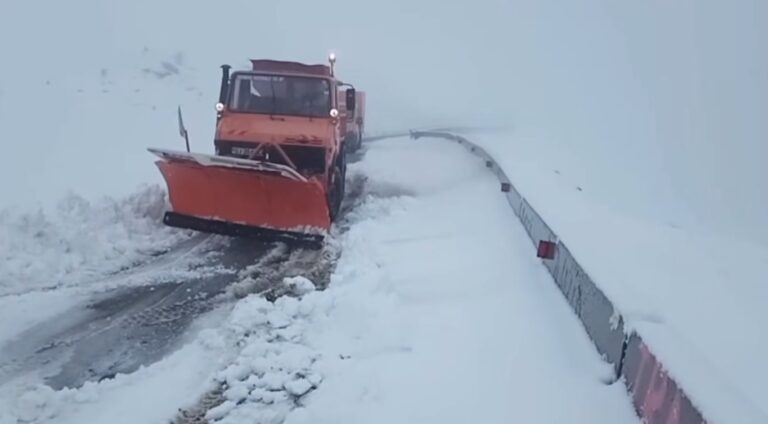 Circulația pe Transalpina: DN 67C rămâne închisă, zăpada atinge 40 cm!