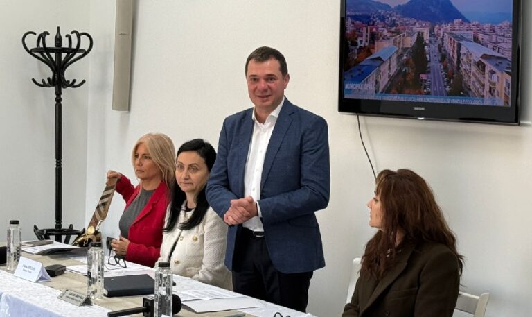 Deva încheie un proiect important de mobilitate urbană, transport public ecologic pentru locuitori. Rus: „Transformăm Deva într-un oraș mai curat, într-un oraș verde și, de ce nu, mai descongestionat!”