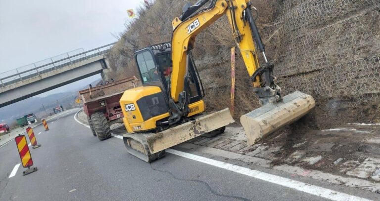 Se execută lucrări de punere în siguranță pe breteaua de acces DN1 – Varianta de Ocolire Cluj Est, în zona Vâlcele