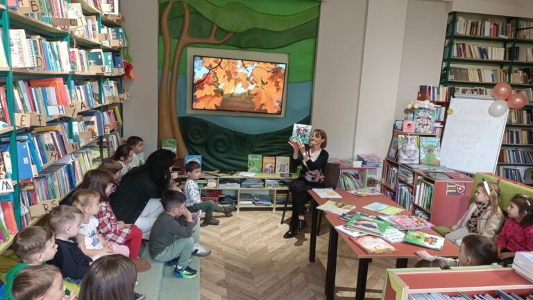 „Școala Bobocilor” a umplut Sebeșul de culoare și povești: Aproape 1000 de copii au participat la atelierele Toamnei de Poveste