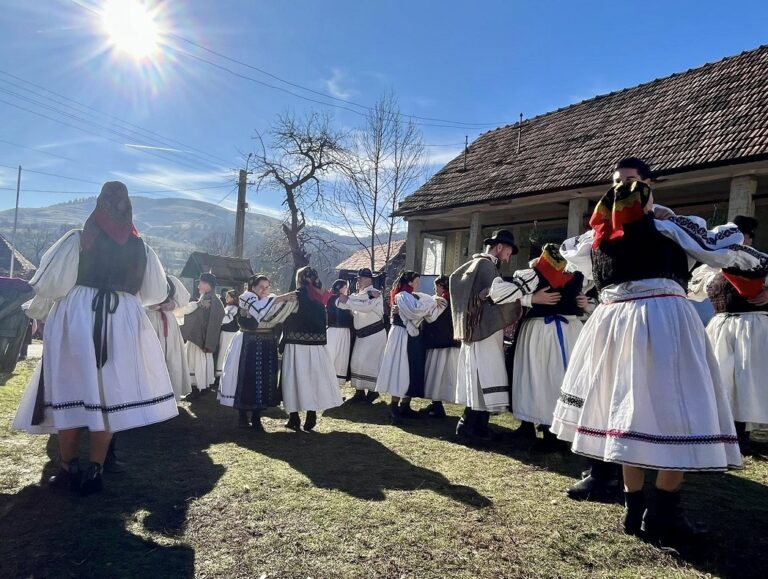 Șezătoarea tradițională, readusă la viață la Morlaca: proiectul „Habă la Morlaca, de Lăsatul Secului” a adunat comunitatea laolaltă!