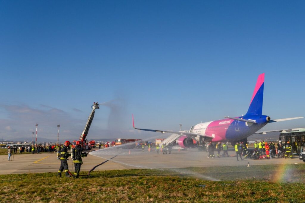 Exercițiu complex la Aeroportul Internațional Cluj: testarea Planului de Acțiune pentru Situații de Urgență în caz de accident aviatic