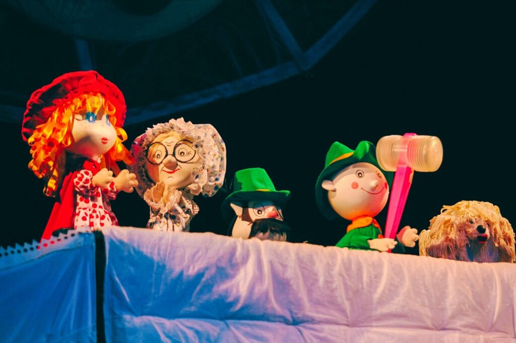 Piese de teatru pentru copii și adulți din Apuseni Aleșd, Beiuș, Ștei, Bratca și din zona Salonta