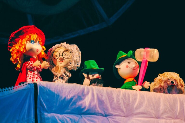 Piese de teatru pentru copii și adulți din Apuseni Aleșd, Beiuș, Ștei, Bratca și din zona Salonta