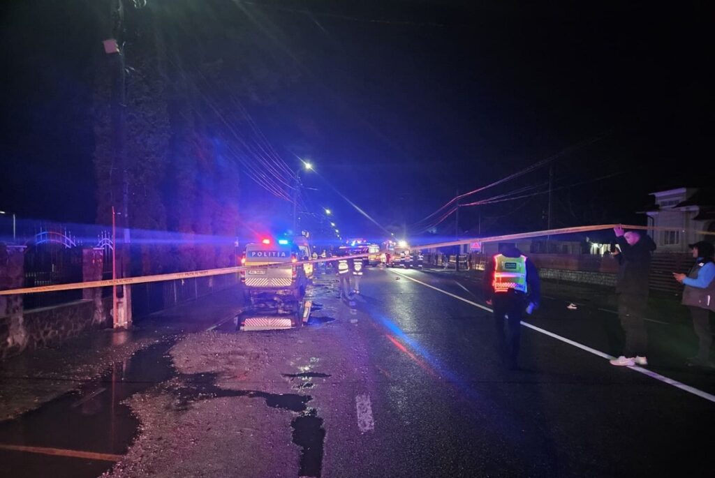 Accident grav pe DN E60, în Poieni: Trei pietoni răniți după ce au fost acroșați pe trecerea de pietoni. Șoferul avea alcoolemie!
