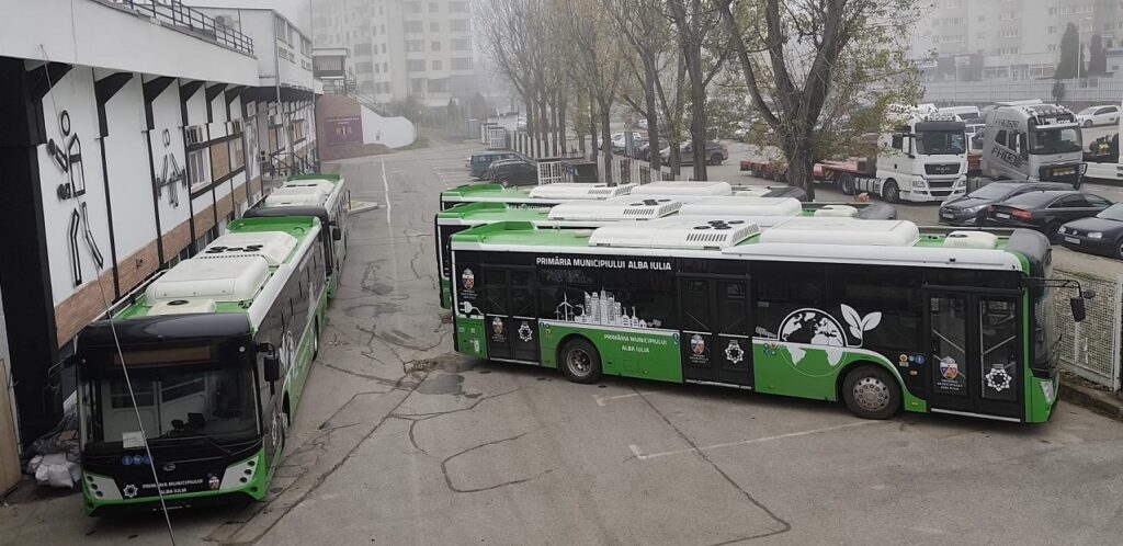 Transportul public din Alba Iulia face un pas important spre modernizare prin sosirea a încă patru autobuze electrice