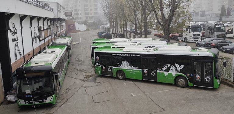 Transportul public din Alba Iulia face un pas important spre modernizare prin sosirea a încă patru autobuze electrice