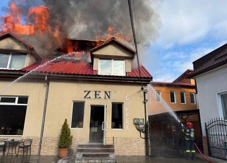 Incendiu la Câmpeni: Un bar din oraș a fost cuprins de flăcări