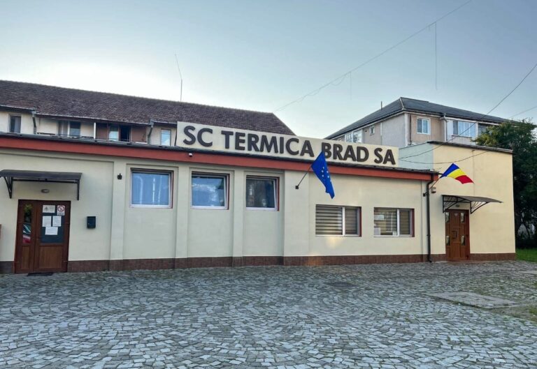 Sistemul de termoficare al municipiului Brad a fost pornit. Florin Cazacu a anunțat măsurile pentru asigurarea continuității serviciului în iarna 2025/2026