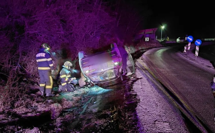 Accident nocturn la Izvoru Crișului: Autoturism răsturnat de pe DN1 Cluj-Oradea