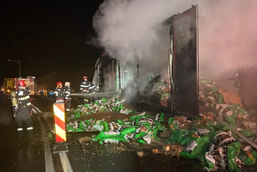 Incendiu la un autotren pe Autostrada A3, în zona Nădășelu. Intervenție rapidă a pompierilor din Cluj
