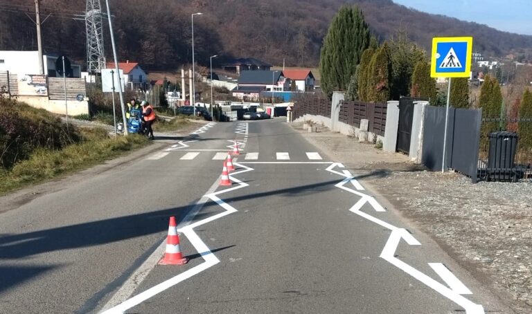Lucrări de marcaje rutiere în lungime de aproape 280 de kilometri, pe 19 drumuri județene din Cluj