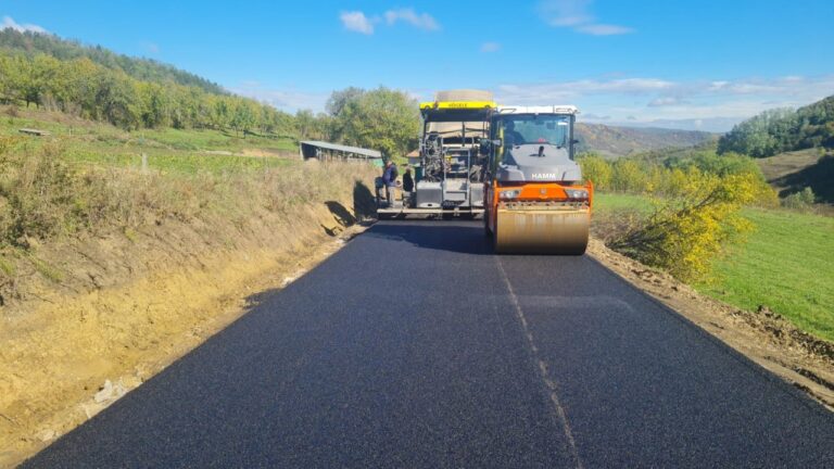 Record: în 2025 s-au făcut lucrări de modernizare pe 540km de drumuri din județul Cluj! Iată care sunt șoselele asfaltate.