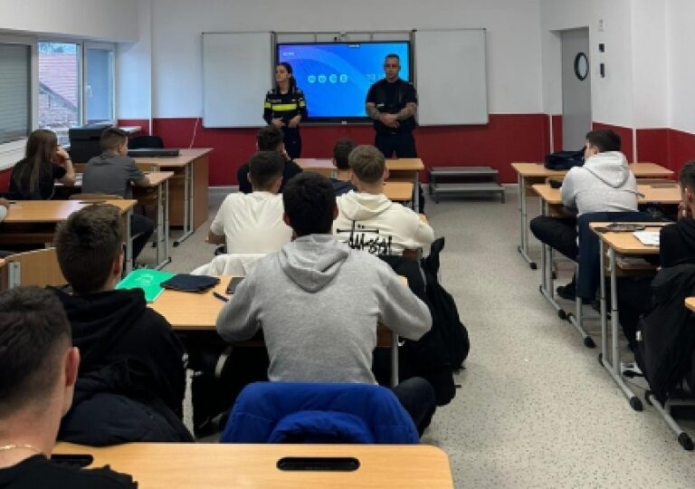 Acțiune amplă a polițiștilor și jandarmilor în Sebeș pentru prevenirea delincvenței juvenile: Peste 300 de elevi informați!