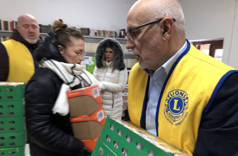 Donație a Clubului Lions Deva Sarmizegetusa pentru persoanele fără adăpost din Deva