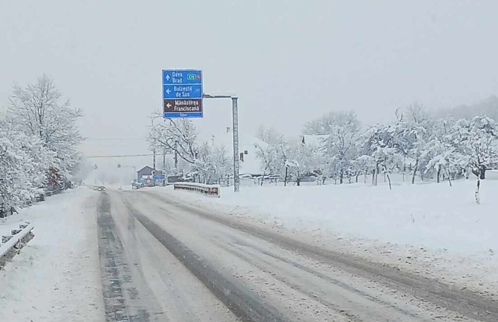 Baia de Criș – Brad, pe DN76: Se circulă în condiții de iarnă, dar se circulă!