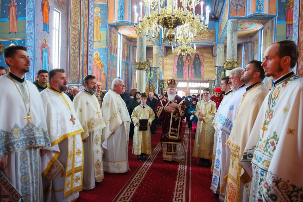Mitropolitul Clujului a slujit la Biserica „Învierea Domnului” din cartierul Oprișani, Turda