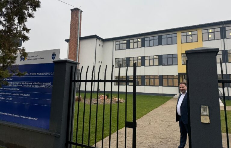 S-au recepționat lucrările de reabilitare la Liceul Teoretic „Constantin Șerban” din Aleșd, investiție realizată prin PNRR