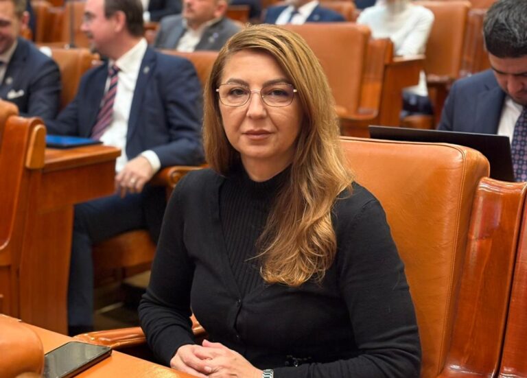 Deputata USR Pollyanna Hangan respinge participarea PSD la guvernare: „Hunedoara este dovada vie a ce produce PSD când guvernează fără opoziție reală”