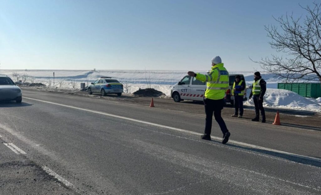 Peste 140 de șoferi amendați de poliție pe DN1 în județul Alba, majoritatea pentru viteză