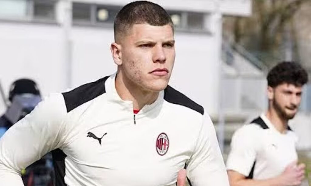 Andrei Coubiș, „Tancul” crescut de AC Milan, foarte aproape de un nou început: fundașul va ajunge la Universitatea Cluj