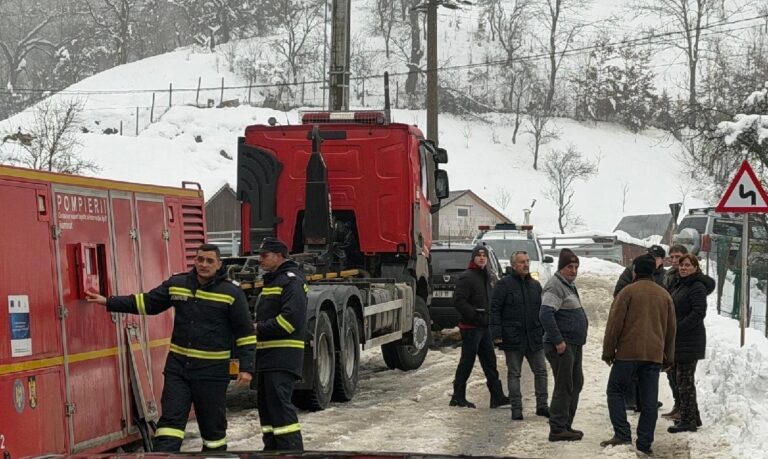 Situația alimentării cu energie electrică în județul Alba: Peste o mie de utilizatori încă afectați!