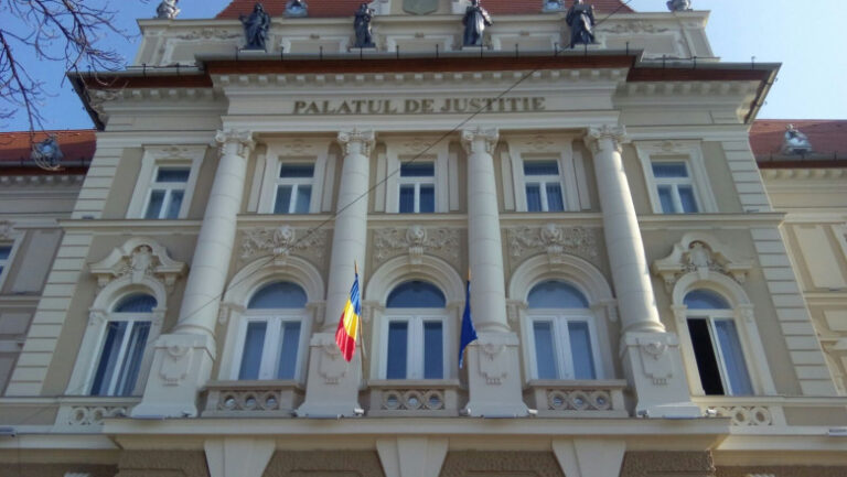 Judecători pensionari din Bihor cer în instanță returnarea impozitului progresiv pe pensii