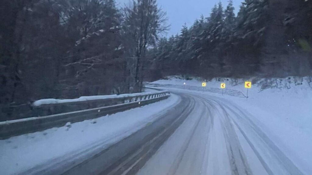 Drum greu circulabil pe DN76 între Criștioru de Jos și Vârfurile, cel mai dificil tronson de pe ruta Oradea–Deva
