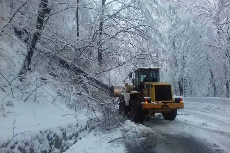 Trafic oprit pe DN75 între Baia de Arieș și Bistra după furtuna de zăpadă în județul Alba