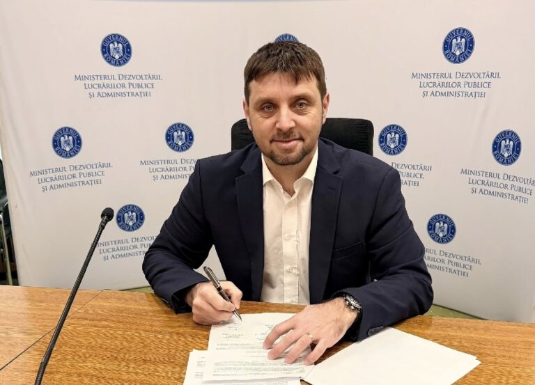Trei contracte de finanțare semnate de primarul din Geoagiu, Ovidiu Vlad: „Trecem, în sfârșit, de la dosare uitate în sertare la fapte concrete!”