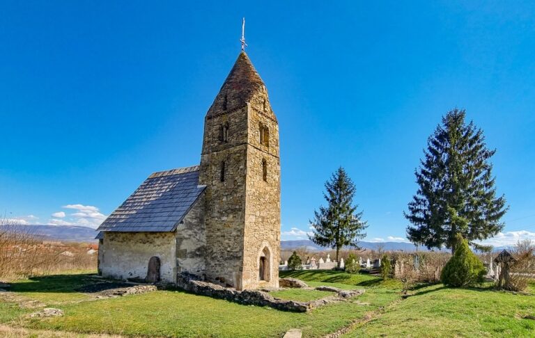 Biserica „Adormirea Maicii Domnului” din Strei, unul dintre cele mai vechi monumente medievale din România